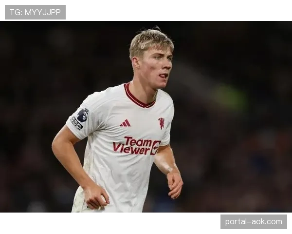 伤病更新：曼联官方宣布，拉斯穆斯·霍伊伦内收肌受伤，预计缺席四周